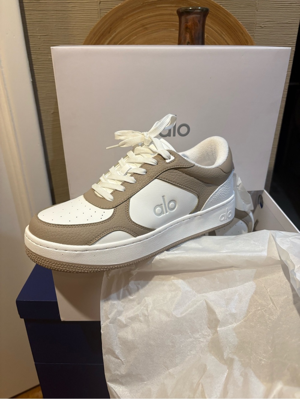 ALO Yoga Unisex White and Taupe Low-Top Sneakers with Contrast Panels